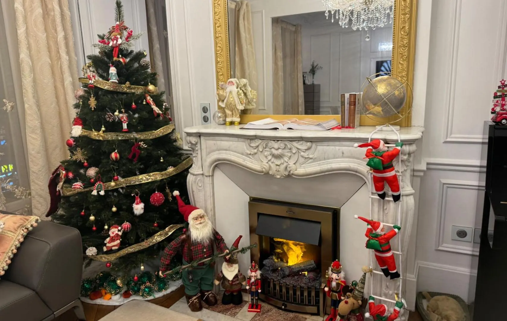 Luxury Royal Suite, 118 Square Meters, Notre Dame, 3 Bedrooms Paris Apartment
