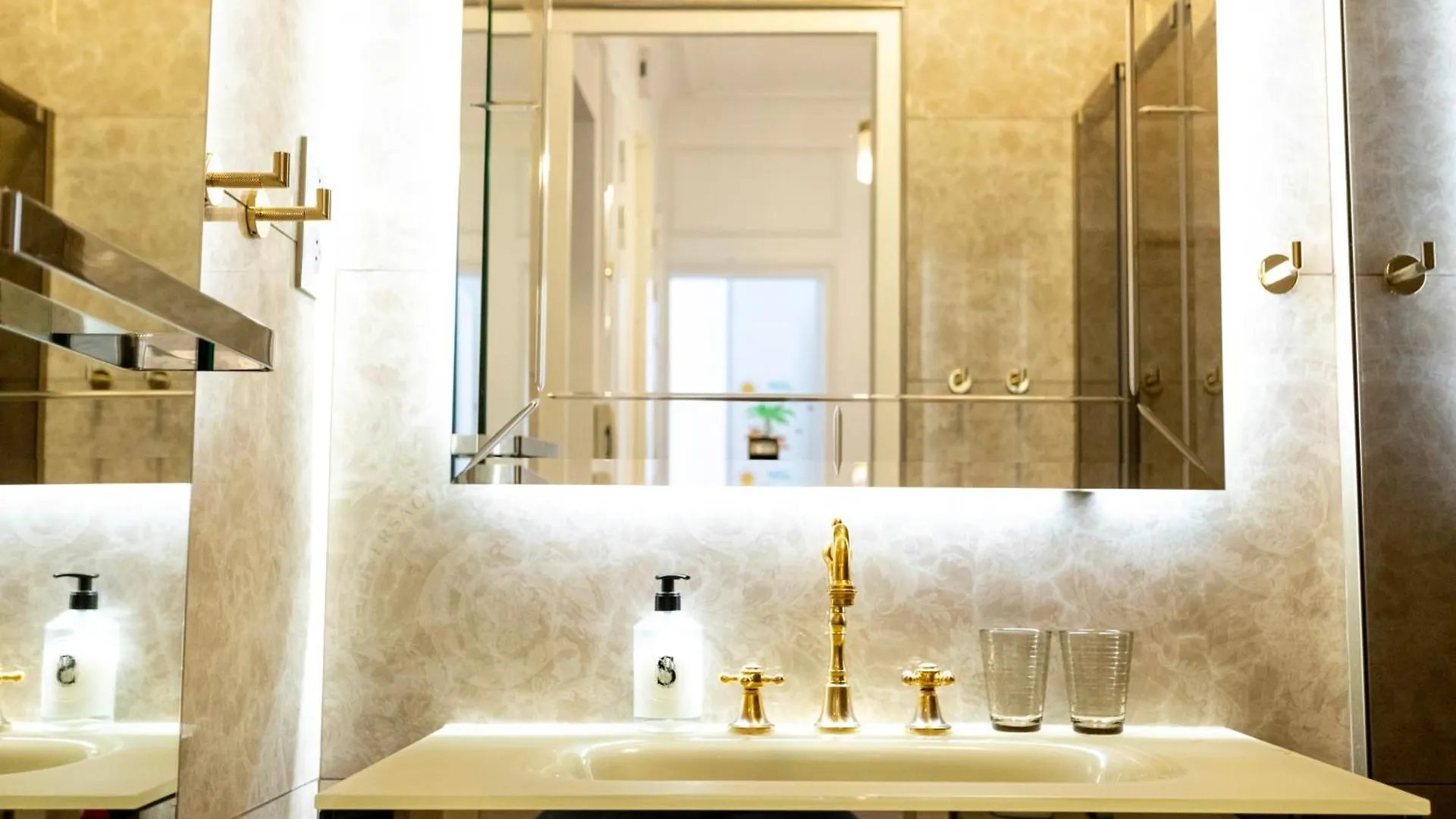 Luxury Royal Suite, 118 Square Meters, Notre Dame, 3 Bedrooms Paris