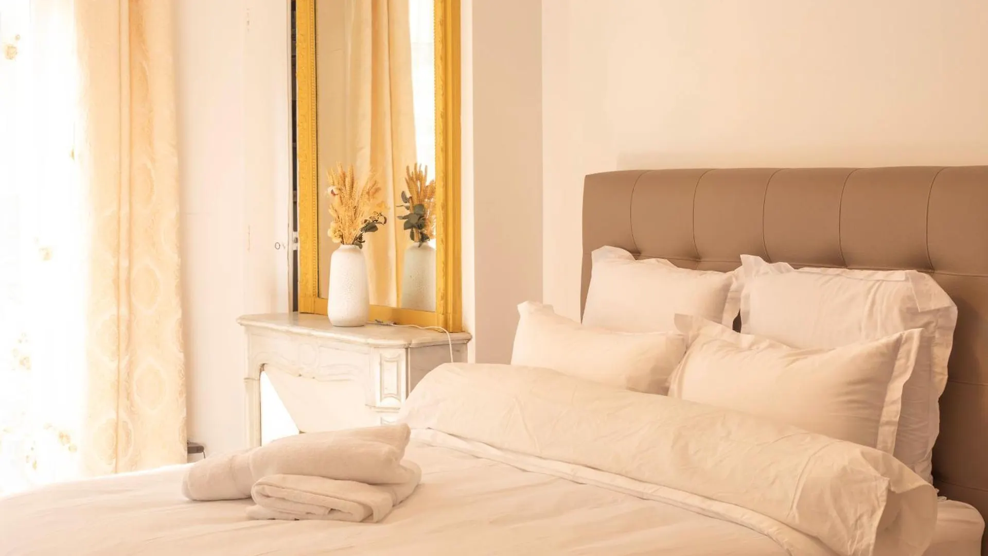 Luxury Royal Suite, 118 Square Meters, Notre Dame, 3 Bedrooms Paris 0*,  France