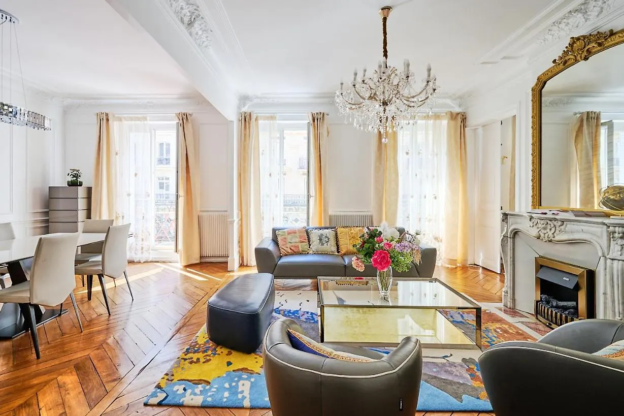 Apartment Luxury Royal Suite, 118 Square Meters, Notre Dame, 3 Bedrooms Paris France