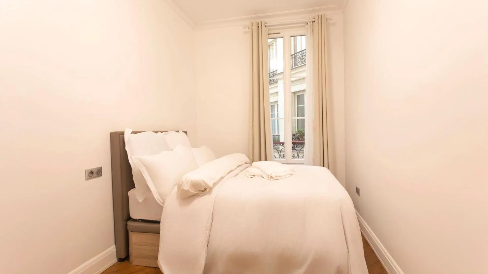 Luxury Royal Suite, 118 Square Meters, Notre Dame, 3 Bedrooms Paris